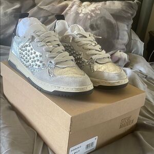 Steve Madden Silver Sneakers Sporty Chic Design